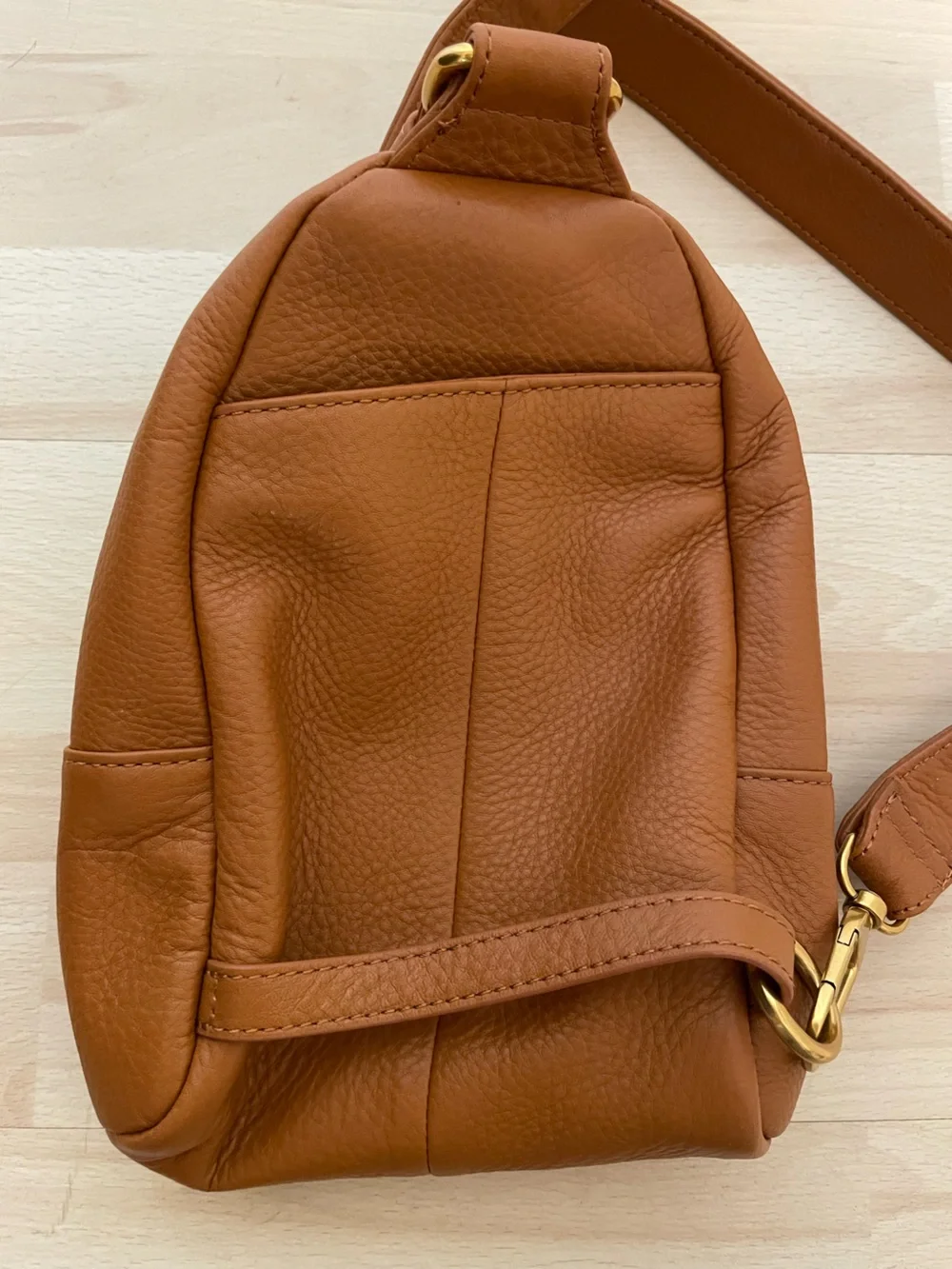 EXCELLENT Hobo Fern Sling Crossbody in a Caramel / Honey Color - Picture 5 of 14